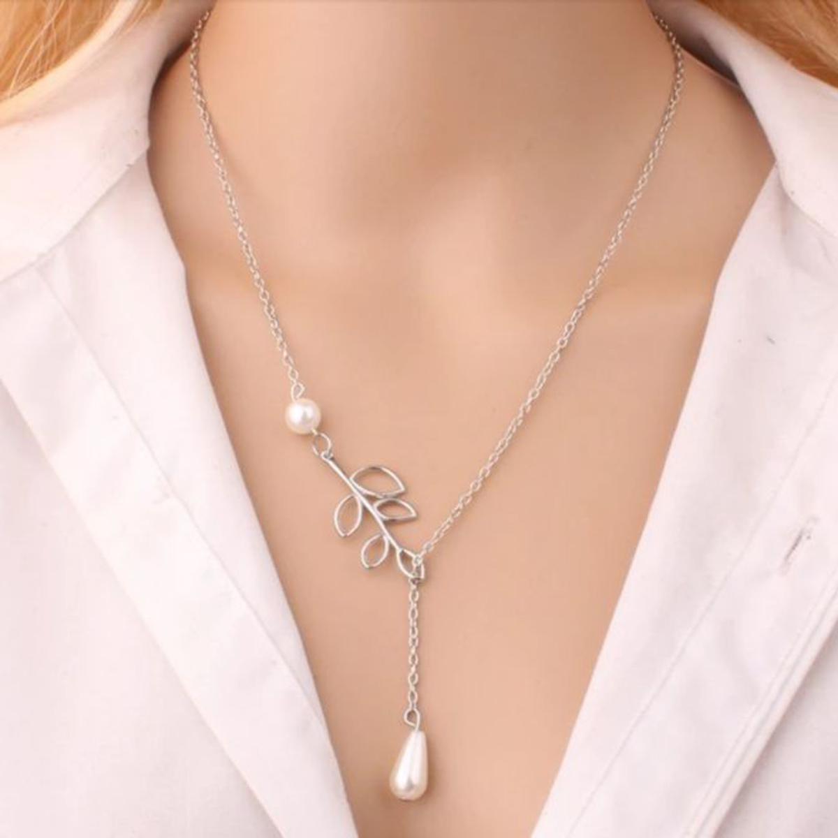 Pearl chain necklace for Girls Fashion Jewelry Leaf and Pearl Necklace for Women Short minimalist necklace