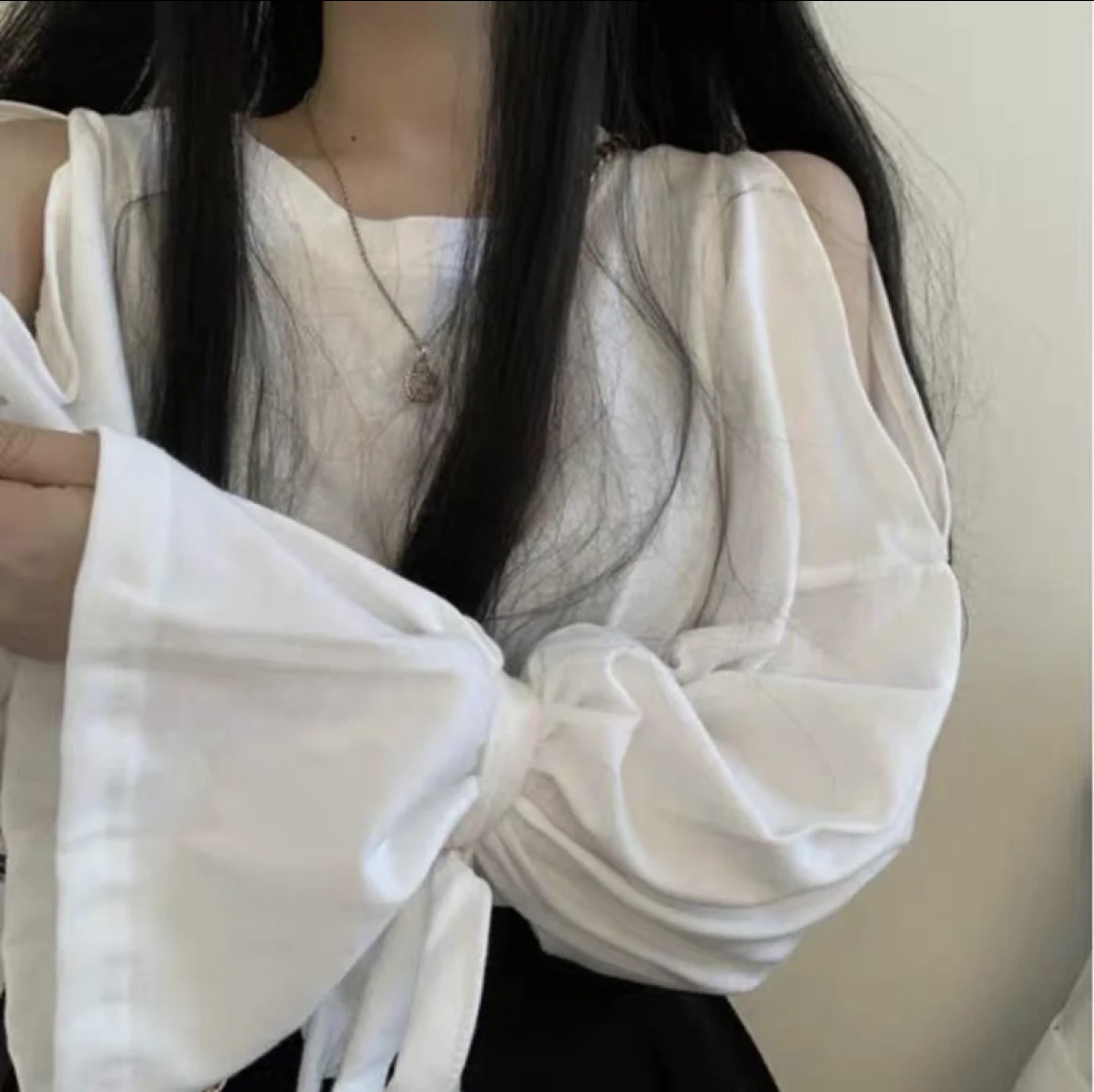 Korean temperament strapless long-sleeved shirt female round neck loose bottoming top for womens and girls