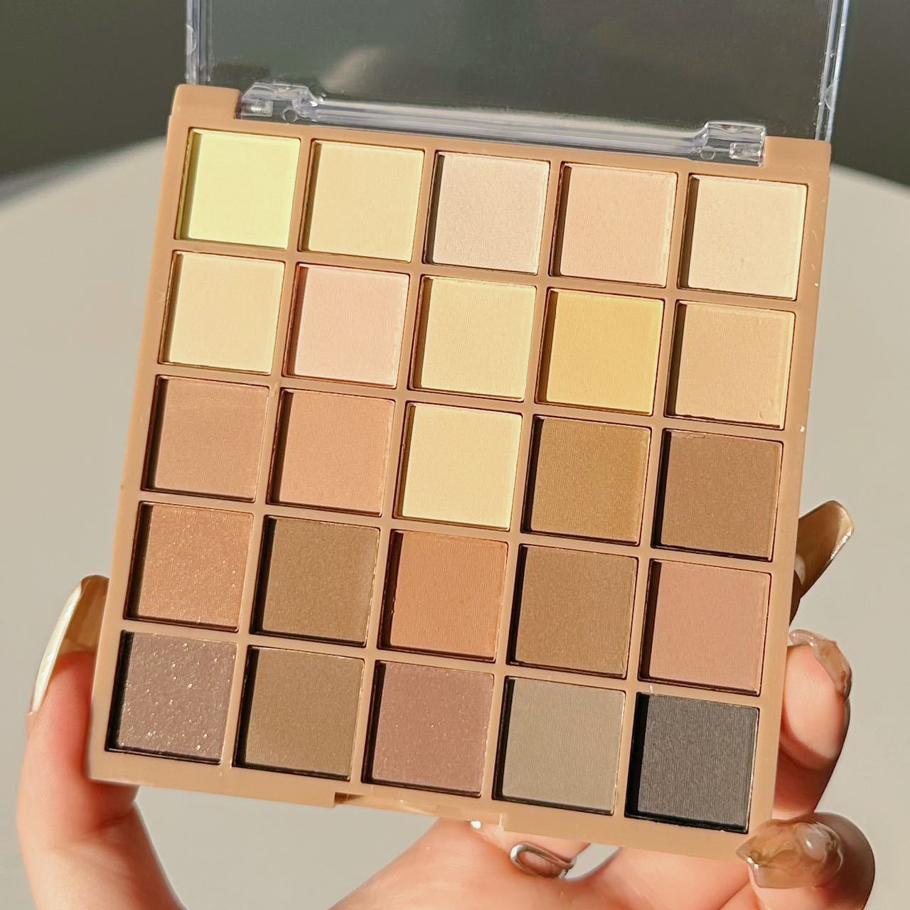 25-Color Eyeshadow Palette –  long-lasting Non Flying Powder Makeup Eye Shadow Professional Makeup Cosmetic (Waterproof)