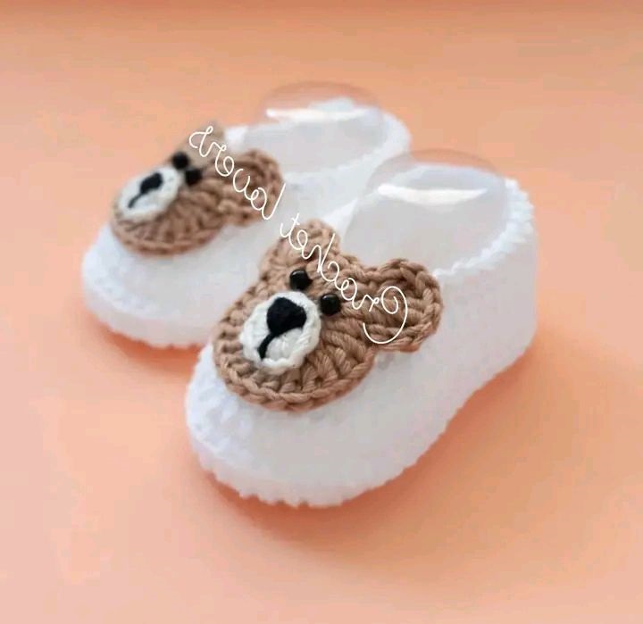BABY BOOTIES / BABY SHOES / CUTE BABY WOOLEN CROCHET HANDMADE customize BABY GIRL