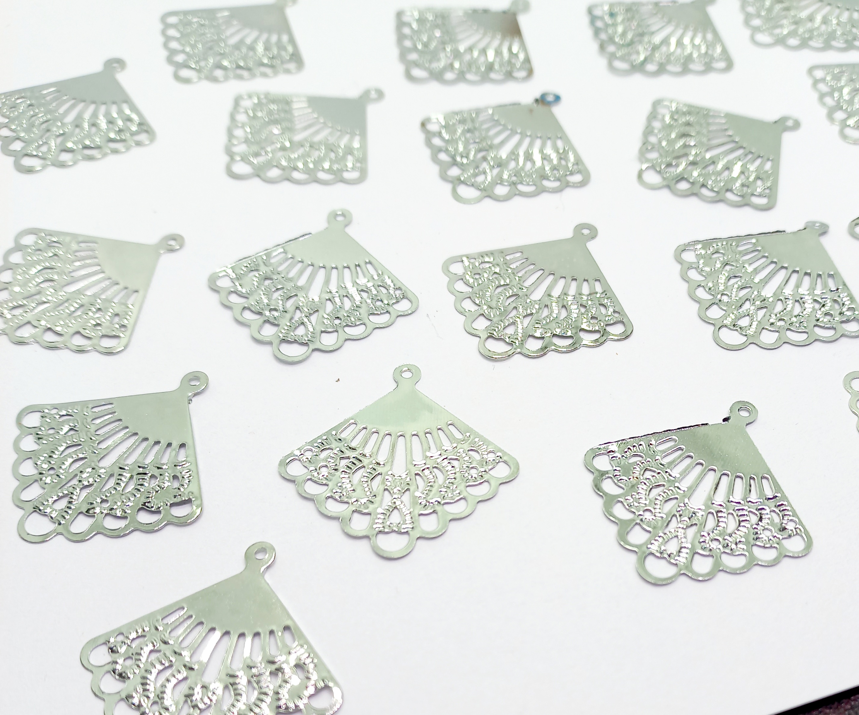 4pcs, Metal Silver Earing Finding / Charm / Pendant/Hanging, about 20mm, DIY Art & Craft.