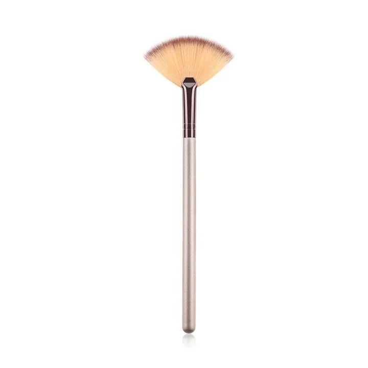 Professional Fan Brush for Face Makeup and Highlighter Brush
