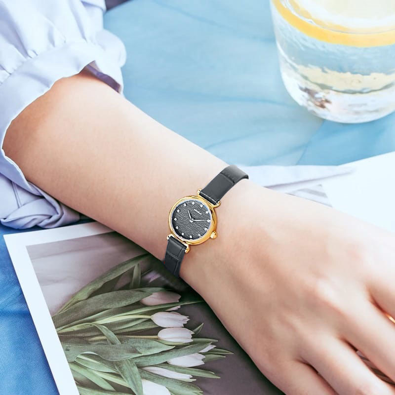 2023 Collection Stylish Small Dial Quartz Watch For Women Luxury Watch For Ladies Trendy Watch For Girls