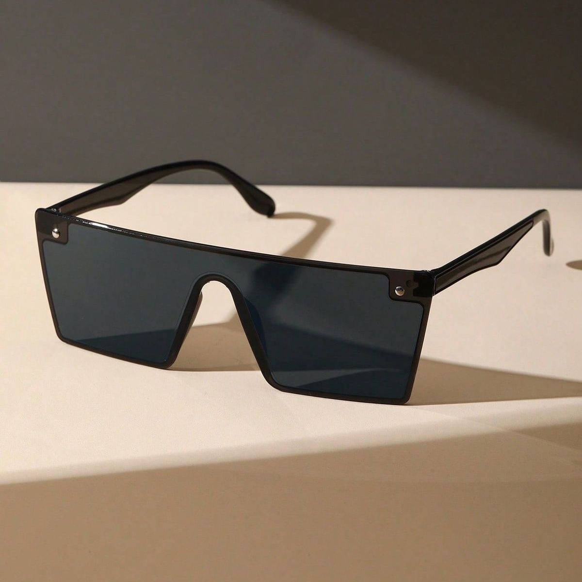 HD Vision Fashion Sunglasses – Trendy Oversized Frame | 100% UV Protection | Street Style Essential