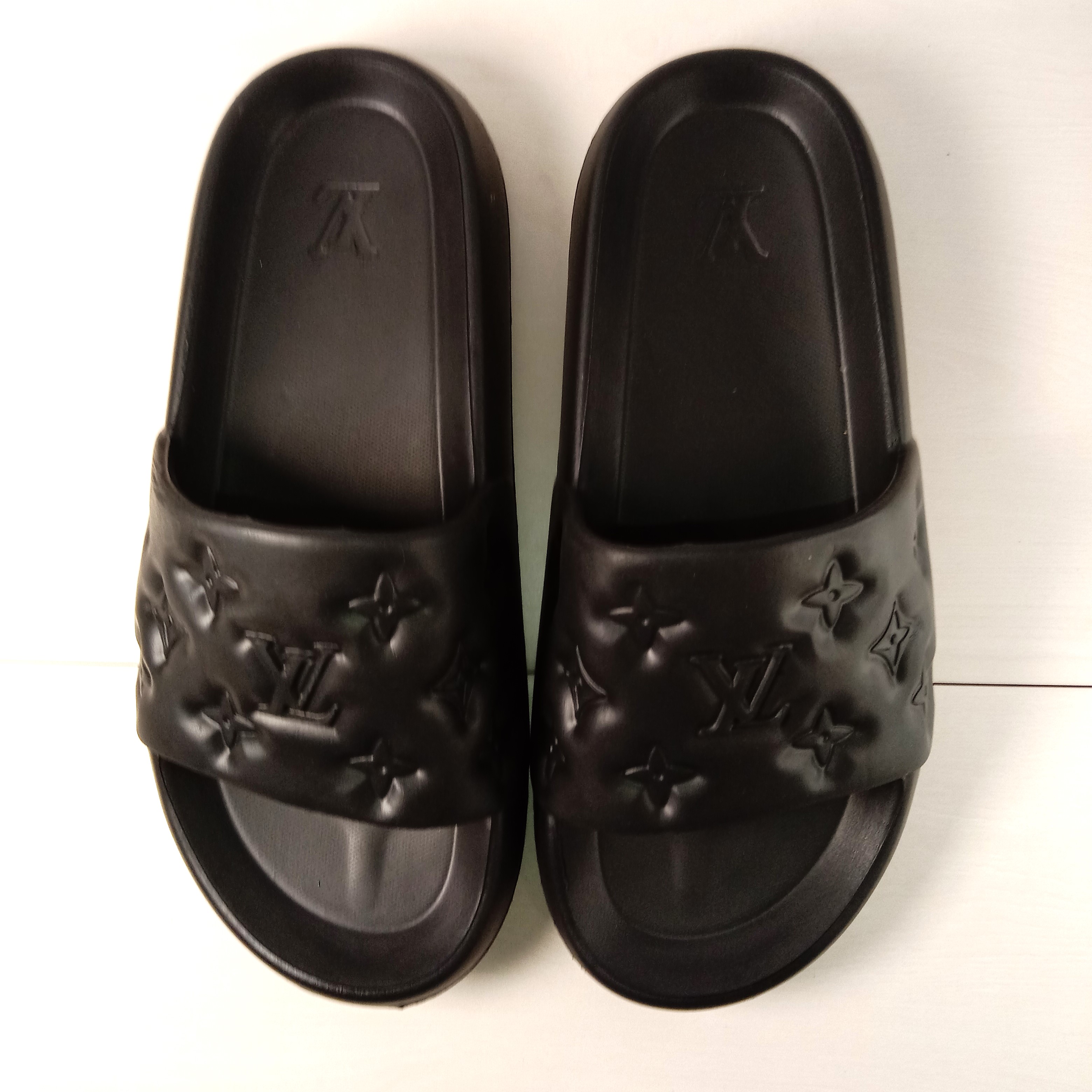 L-V- Mens Slippers Slides (Black)