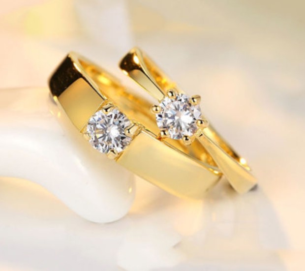 Couple's Rings Gold Simulated Diamond Wedding Rings Engraved Valentine's Day Gift for Girlfriend Simple Elegant Matching Rings