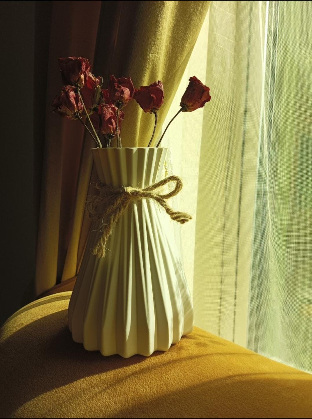 Unbreakable Plastic Flower Vase 6.5 Inches Height 3 Inches Diameter Durable Home Decor