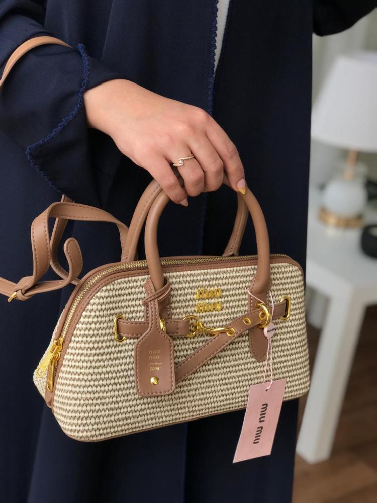 Elegant Black Suede and Leather Shoulder Bag for Women – Gold Chain Strap, Vintage Clasp Closure, Luxe Texture, Spacious Design – Perfect for Office, Travel, Brunch, or Evening Occasions.