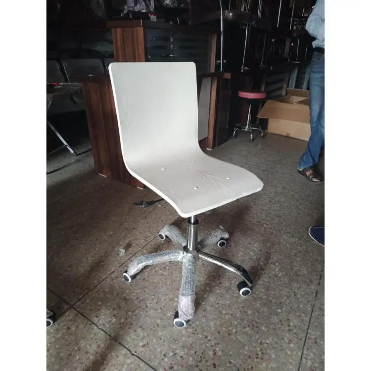 Plastic chair for discount computer