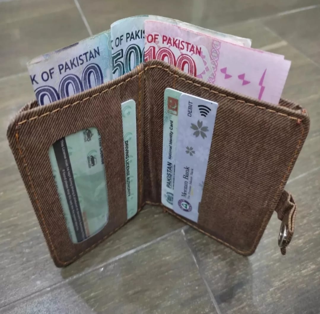 Best Hot Selling Smart and Slim Card holder wallet for men and women and kids as well .