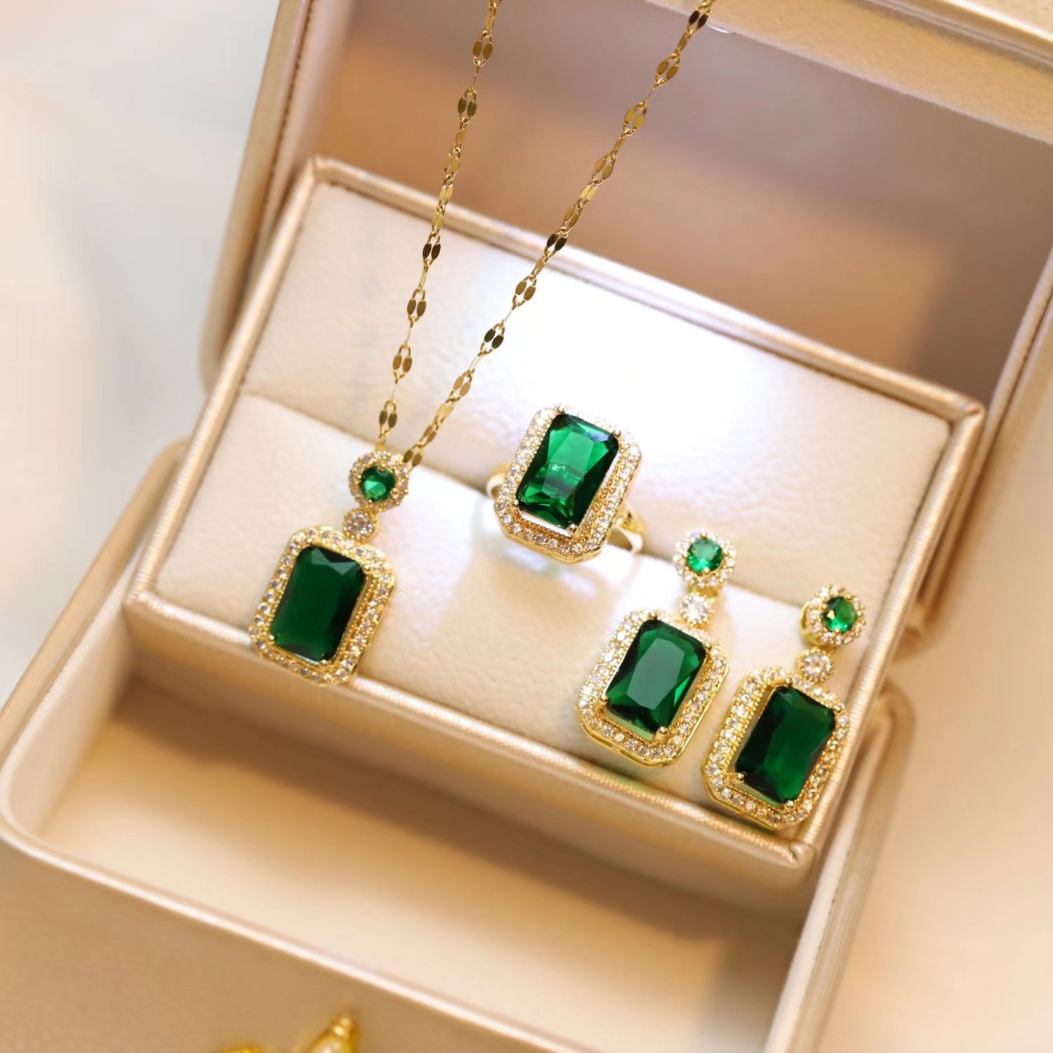 Al Asar Trends new 2022 Luxury Korean Fashion Square Emerald Green Geometric Earrings Necklace Set for Women Bridal Wedding Jewelry