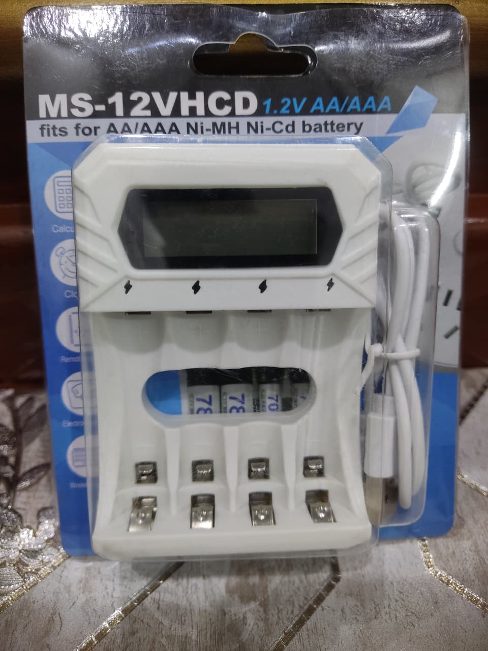 Rechargeable Cell charger battery  charger USB powered Type C Fast Charging 4 Slot with LCD power display