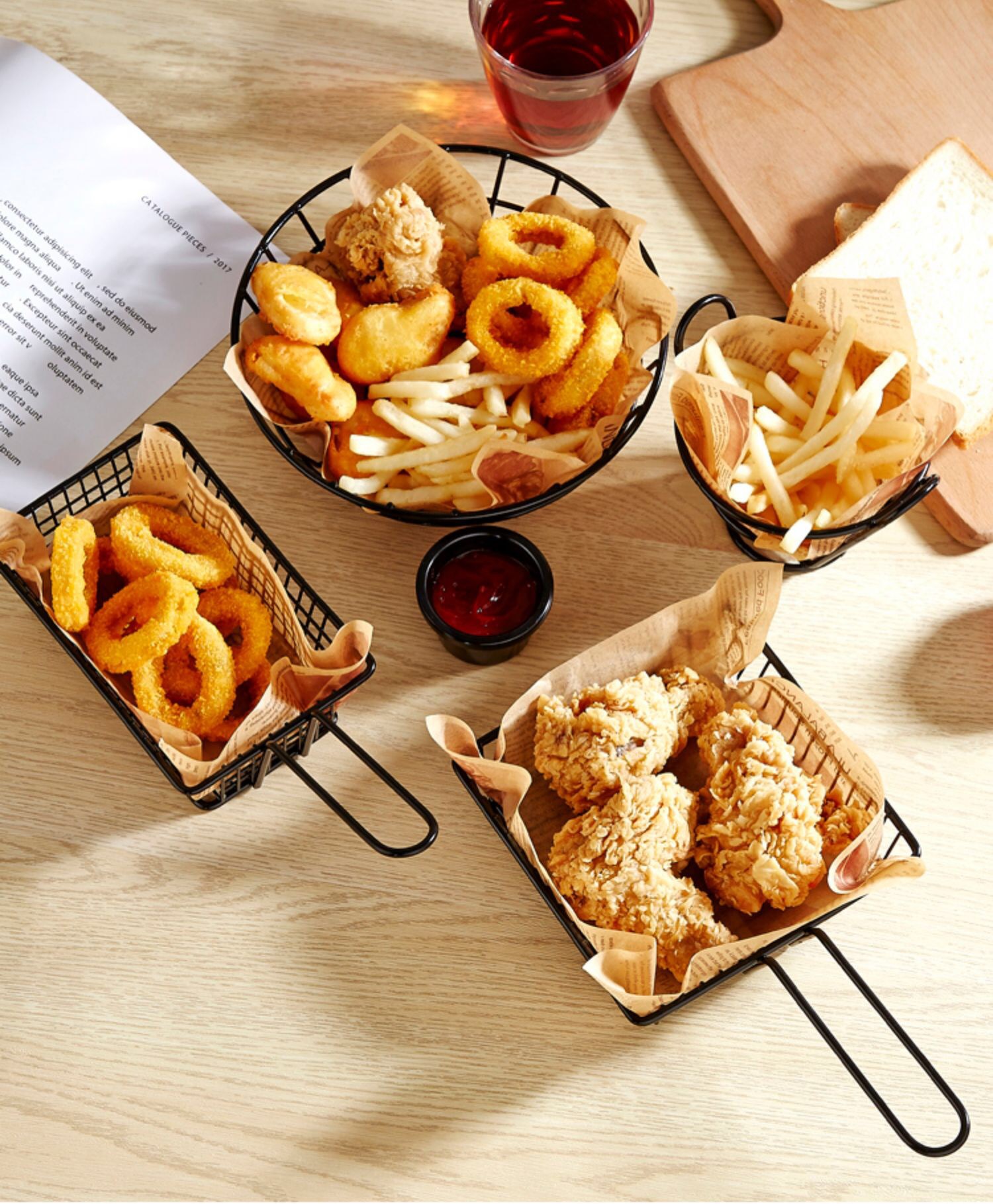 New Imported Quality French Fries Basket Snack Basket Fried Chicken Holder Fried Food Containe Strainer Basket Restaurant Tableware Party Supplies Cone Basket Fry Holder