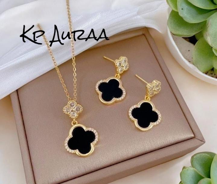 Elegant Black Clover Gold-Plated Jewelry Set – Necklace & Earrings with Crystal Detailing for Ladies and Girls