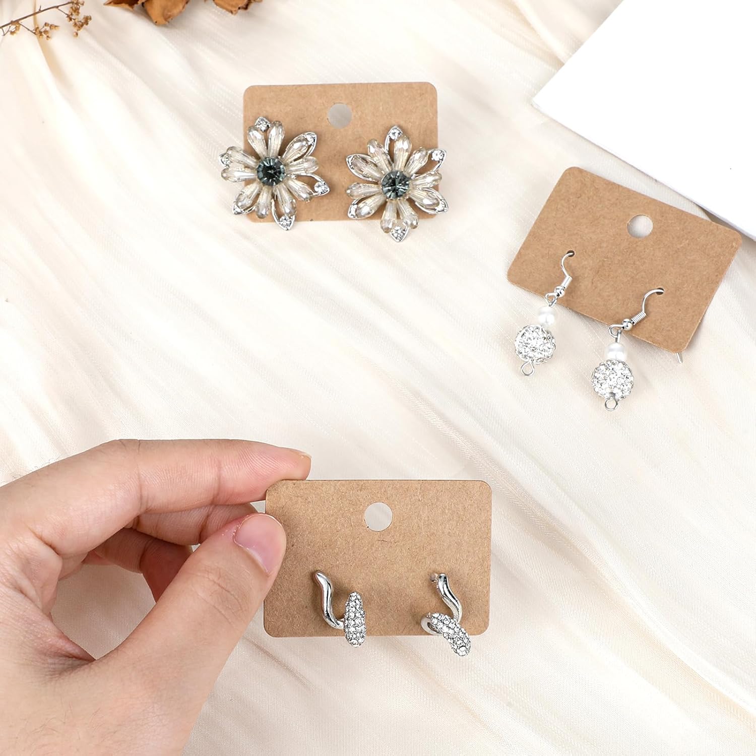 THE VEIL Earring Display Cards for Jewellery Business | 25/50/100/150/200 PCS | Kraft & White Card Holder for Earrings, Studs & Jewellery Display | Small business owners | jewellery display