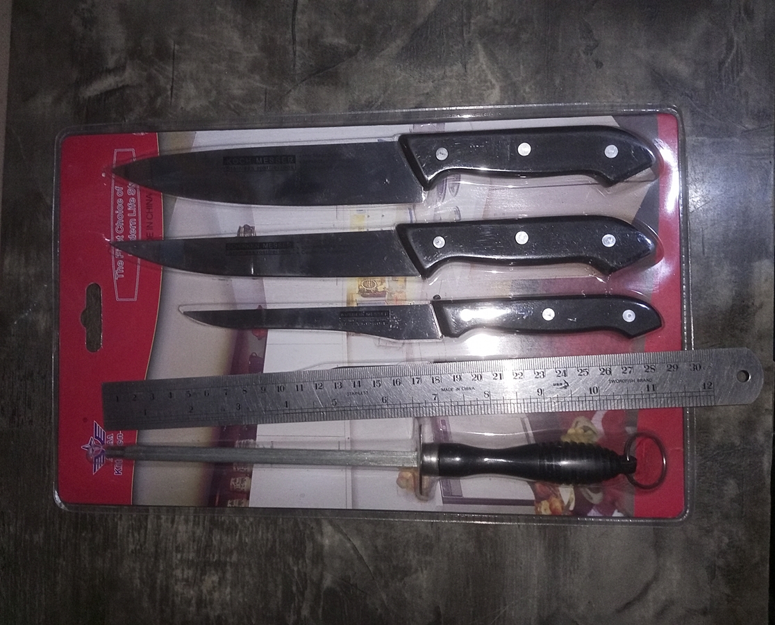 Kitchen Knife Set 4 Stainless Steel Knives + 1 Sharpener