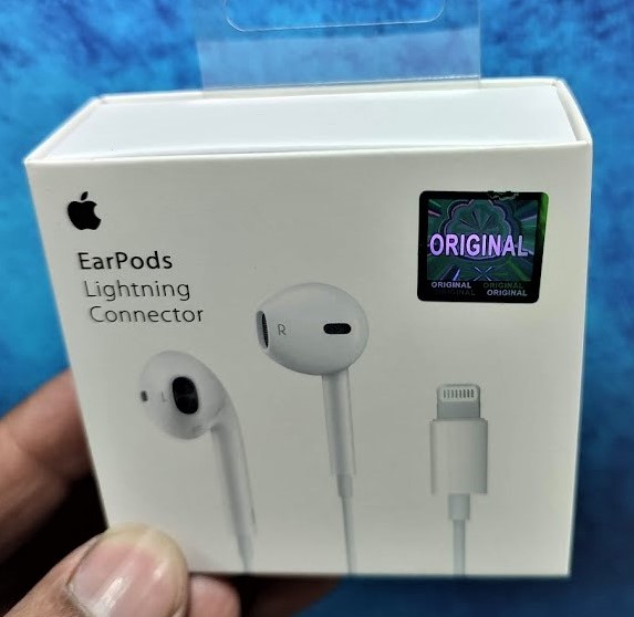 EarPods with Lightning Connector