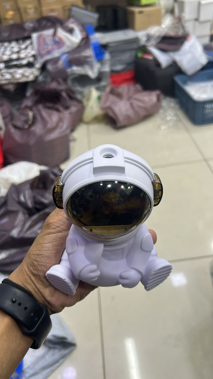 Air Humidifier Diffuser for Air Freshener / Aromatherapy - USB Desktop Fogger - Mist Maker Sprayer Portable Hu, aroma diffuser, Astronaut light , Astronaut Humdifire , New Humdifire ,Home decoration, mist, night light ,Air Purifier,Desktop Humidifier