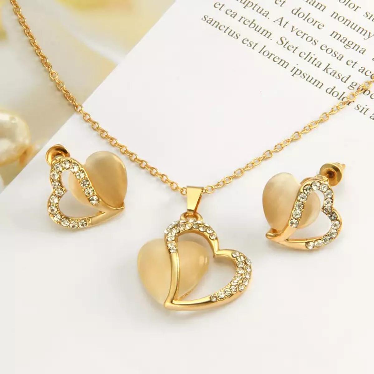 New Fashion Imported Quality Precious Stones Heart Shape Rhinestone Pendant Necklace Earring Set Gold Color For Women & Girls Al Asar Trends