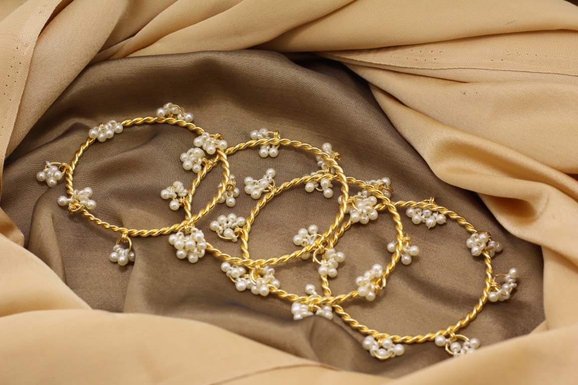 Gajra on sale pearl bangles