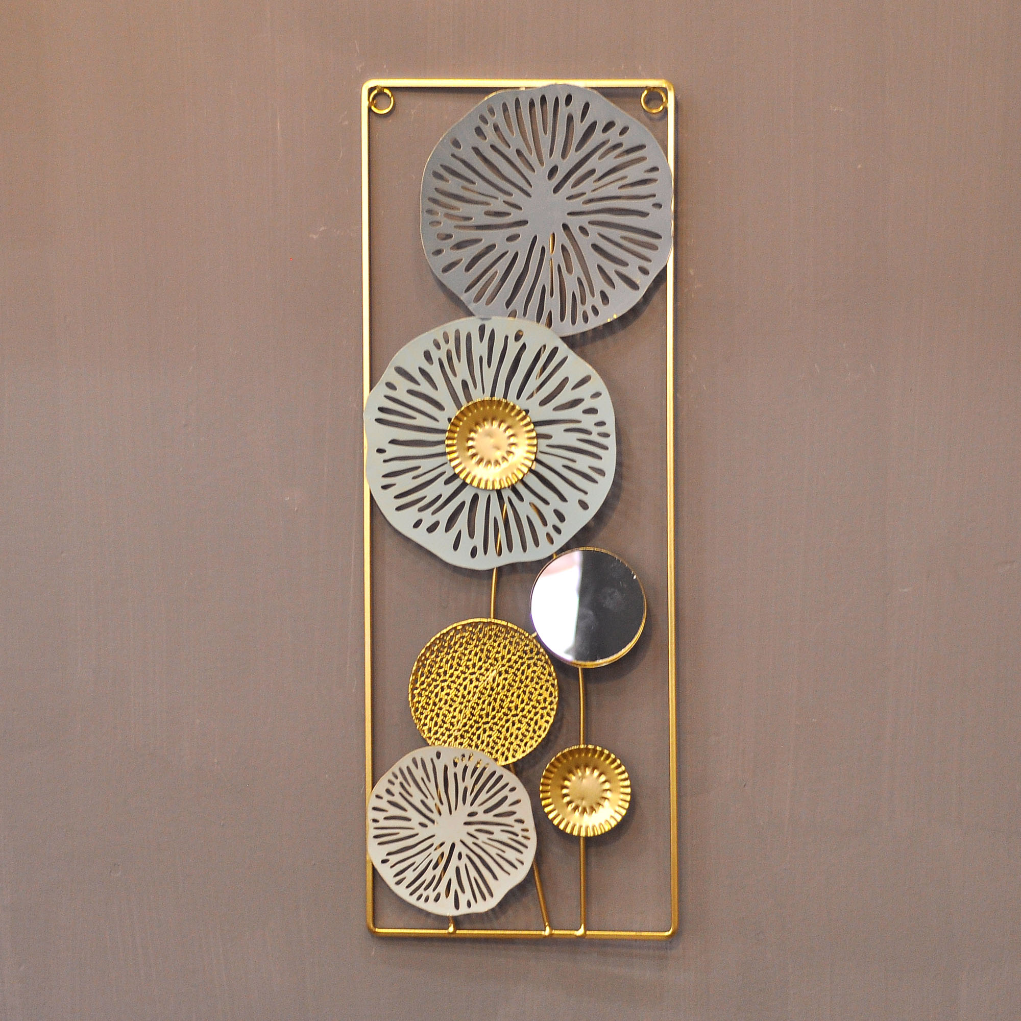 Metal Mirror Wall Hanging Frame Showpiece for Home and Office Wall