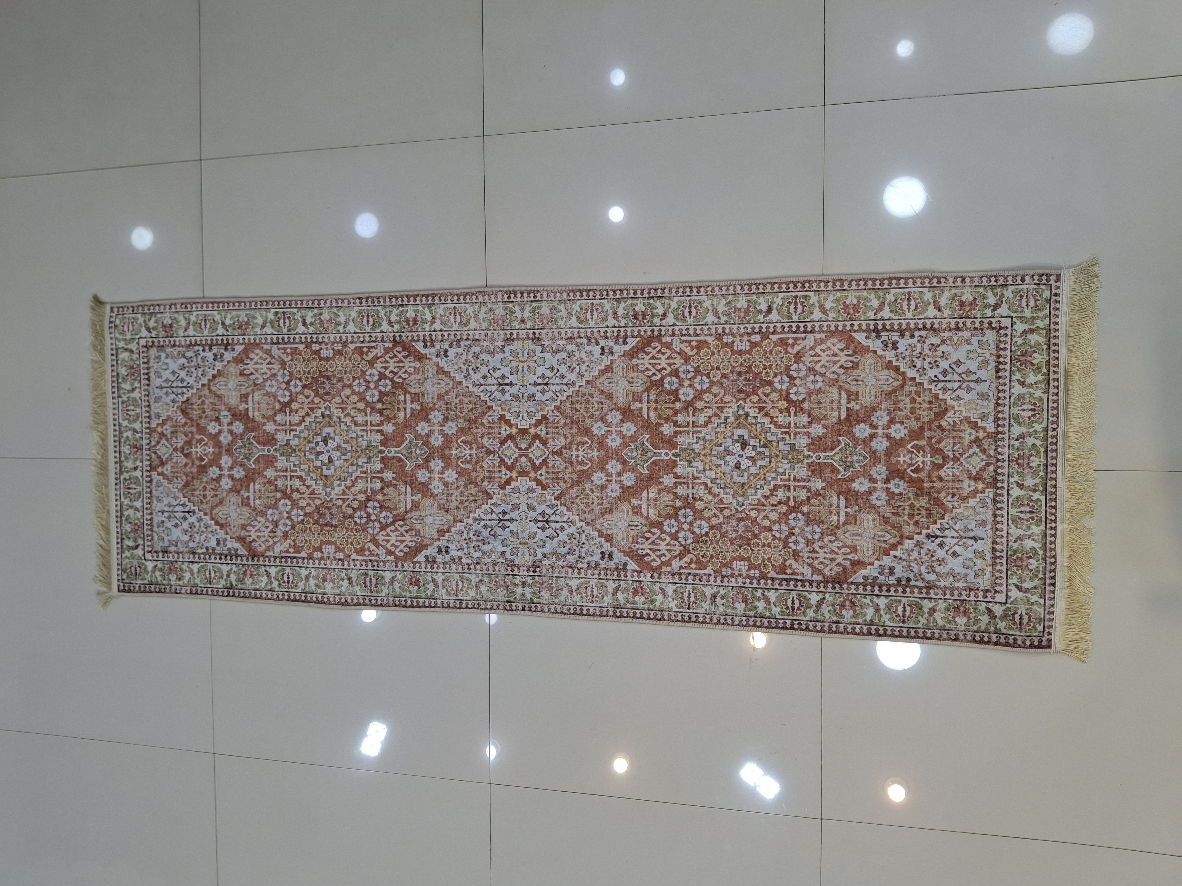 2x6 Feet Anti-Slip Silk Runner Rug, Bamboo Silk Polyester Carpet, Machine Made, Non-Shedding, Stain Resistant, Soft and Comfortable, Washable at 30ºC