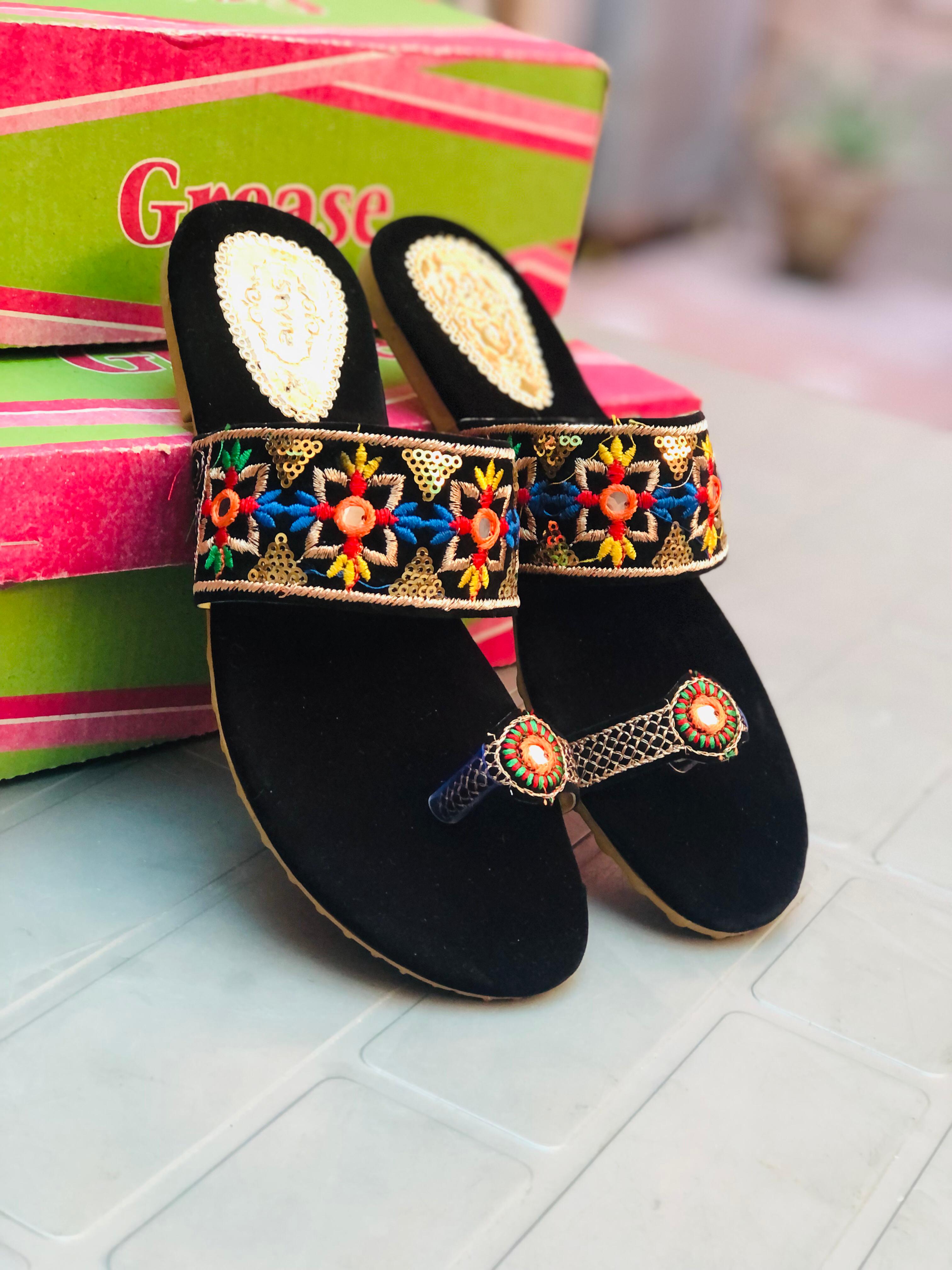 Stylish Ladies Thumb Sandals Comfortable Slip On Flats for Women