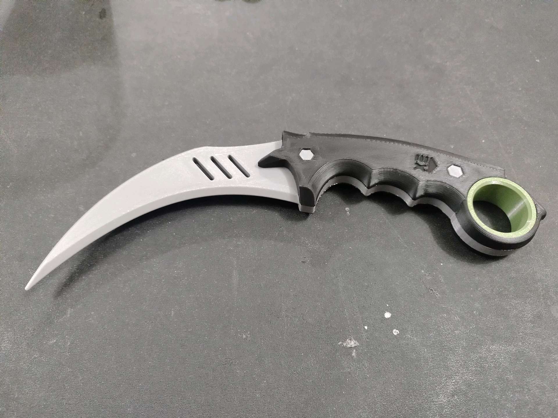 Full Tang Fidget Karambit  3D Printed Rotating Fidget Toy  Gaming Style Desk Gadget (Non-Sharp)