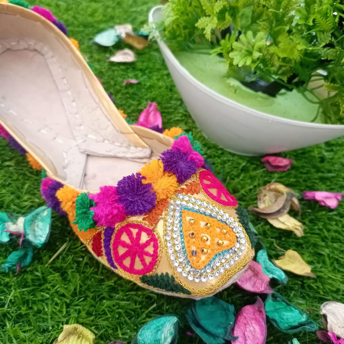 Juti Pom Pom Khussa White Punjabi Jutti Embroidered Pakistani