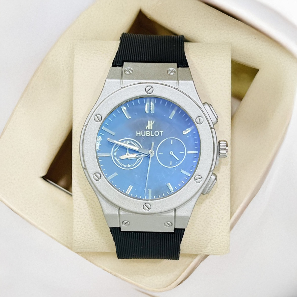 Men’s Watch Hublot Stylish and durable design Perfect for sports and outdoor activities Comfortable to wear with  adjustable strap