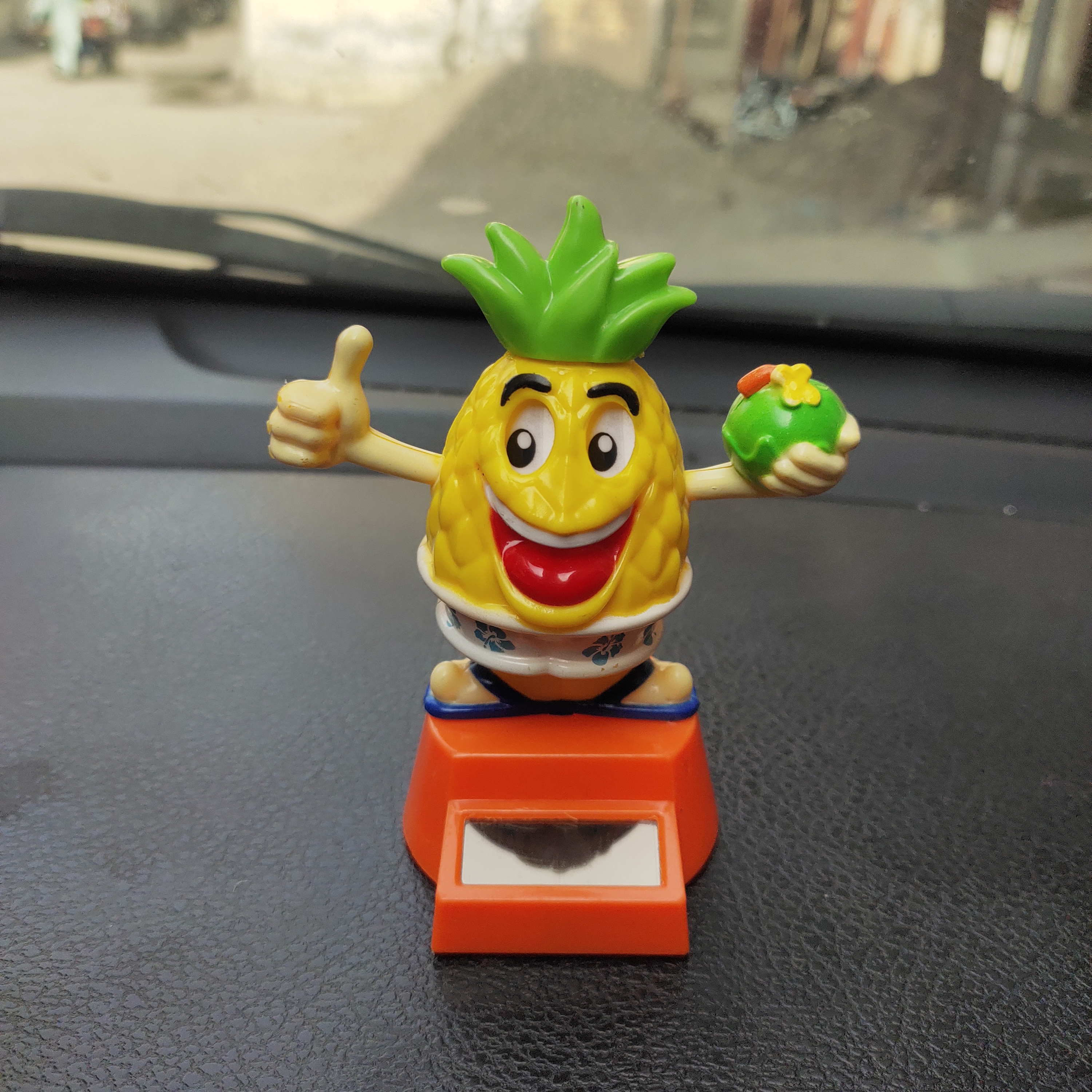 Car Decoration Solar Powered Dancing PINEAPPLE Swinging Animated Dancer Toy