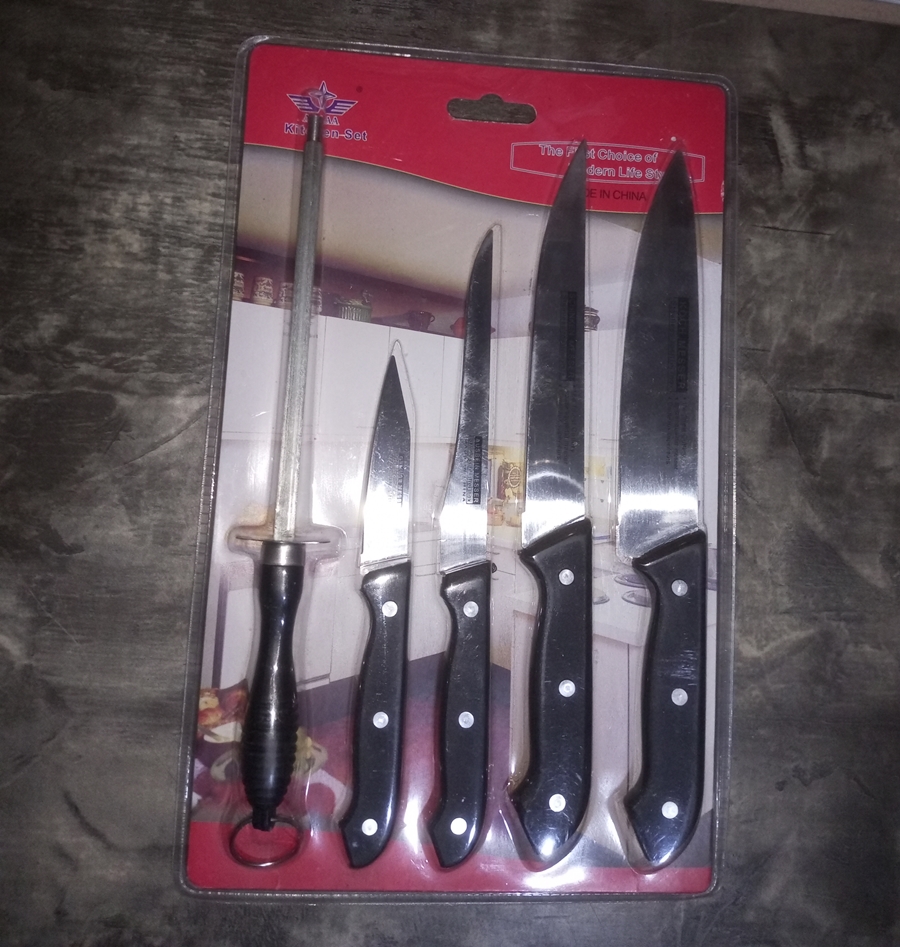 Kitchen Knife Set 4 Stainless Steel Knives + 1 Sharpener