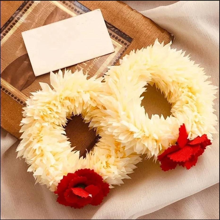 Pack of 2 Artificial Gajra Flower Kangan Bangles for Wedding, Mehndi & Party | Reusable Gajra Bracelet | Elegant White with Red Flower Jewelry for Brides & Girls | Lightweight & Comfortable Stylish Hand Accessories