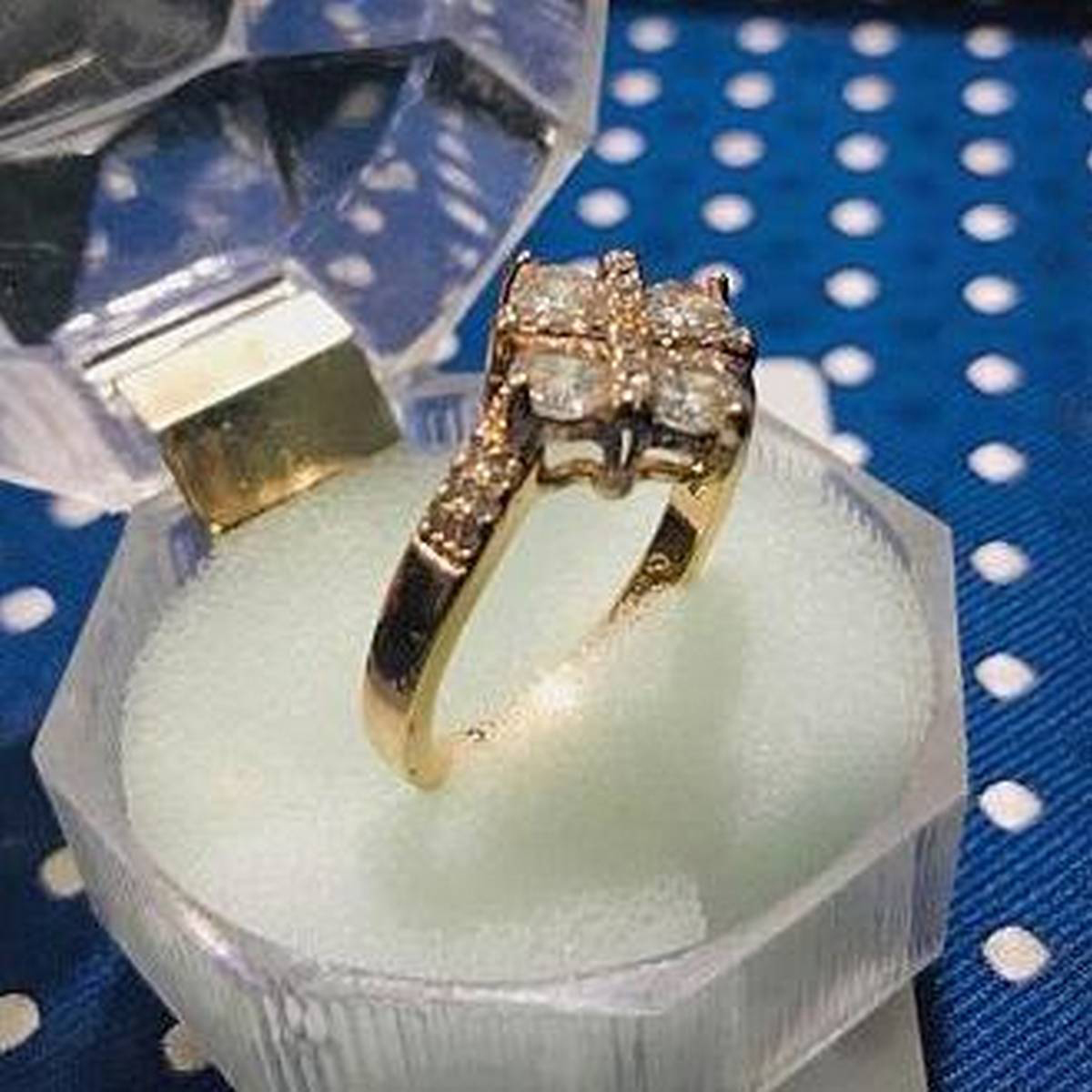 Aggregate 162+ gold ring gift super hot netgroup.edu.vn