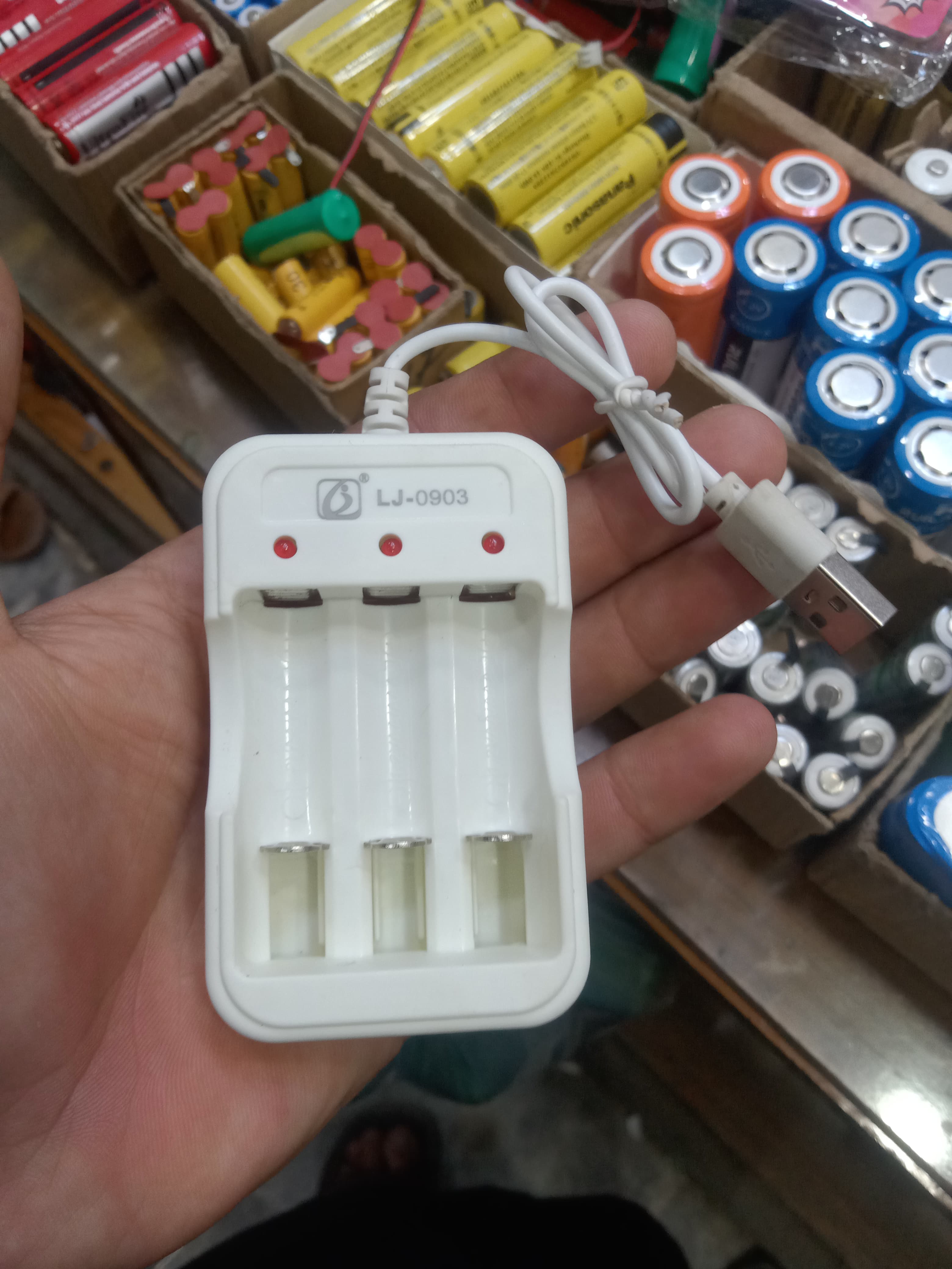 Dual Slots Battery Charger 4.2V Li-ion Rechargeable Battery Wall Charger / CELL CHARGER / EU Plug Top Sale