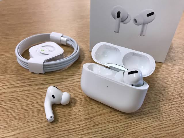 iphone 11 pro max airpods price