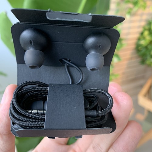 AKG Universal In-Ear Handfree Earphones for Android Devices with 3.5mm Jack, Tuned by Samsung, 10mm Driver, Black Color