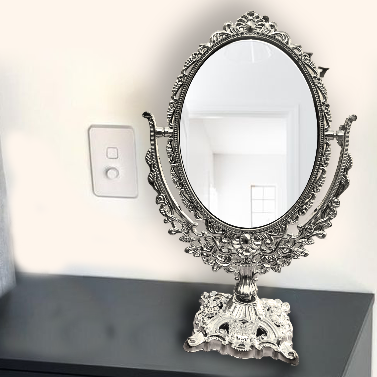 Retro beauty mirror in the European style Beautiful princess mirror