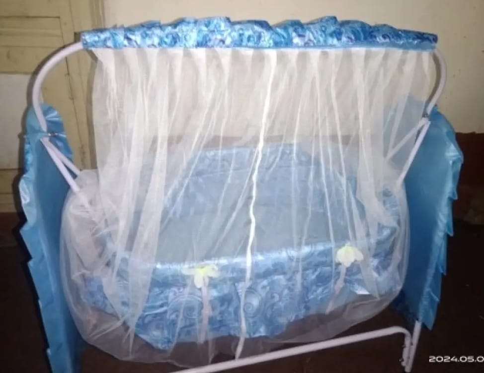 Big Baby Swing Cot & Cradle With Stand Support & Mosquito Net in Random Color