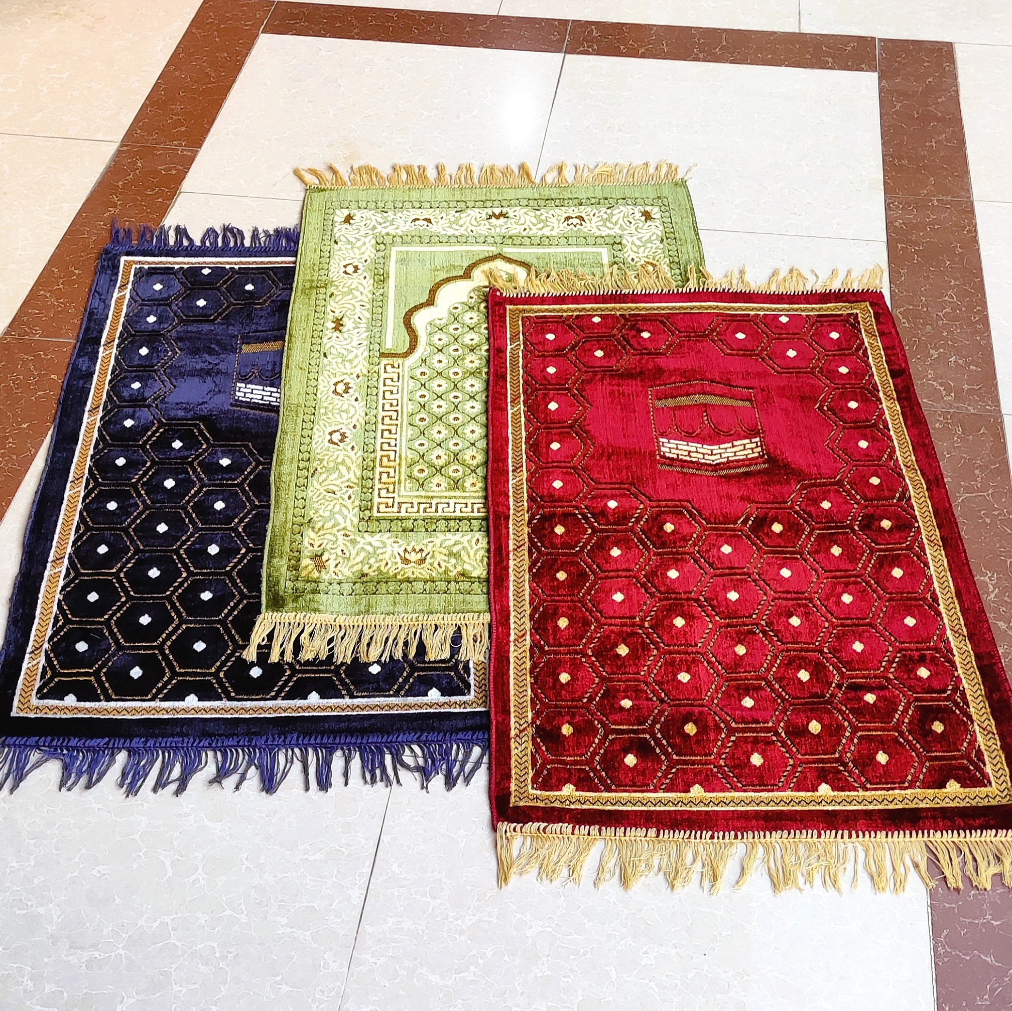 Traditional Mehrab Design Janamaz / Muslims Prayer Rug