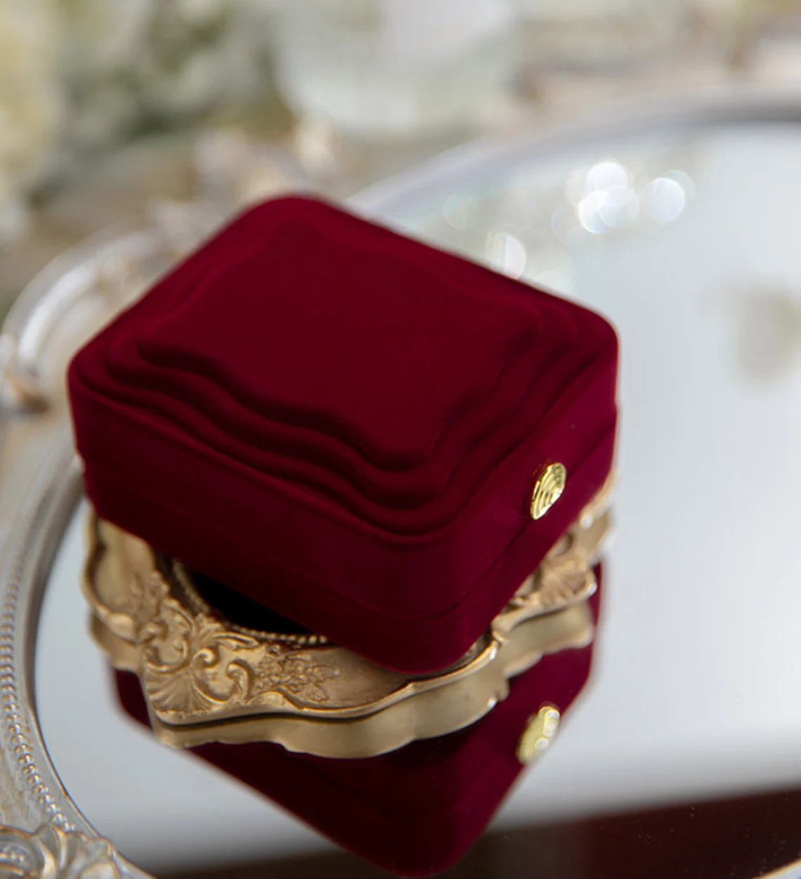 Burgundy Red Fashion Engagement Wedding Velvet Ring Box/Gift Box Black Maroon Navy Blue Red Simple and Sophisticated Design