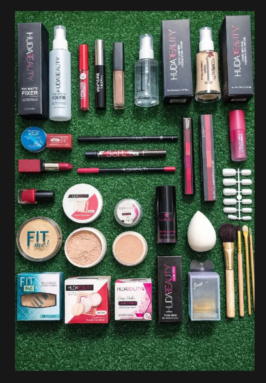 21 in 1 Makeup Kit for Girls & Women | Complete Makeup Set | Foundation, Primer, Concealer, Mascara, Eyeliner, Lip Gloss, Compact Powder, Loose Powder & Beauty Blender