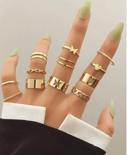 🎁 Gift Box for Girls – Rings Set, 4 Pairs of Earrings & Necklace Jewelry Combo