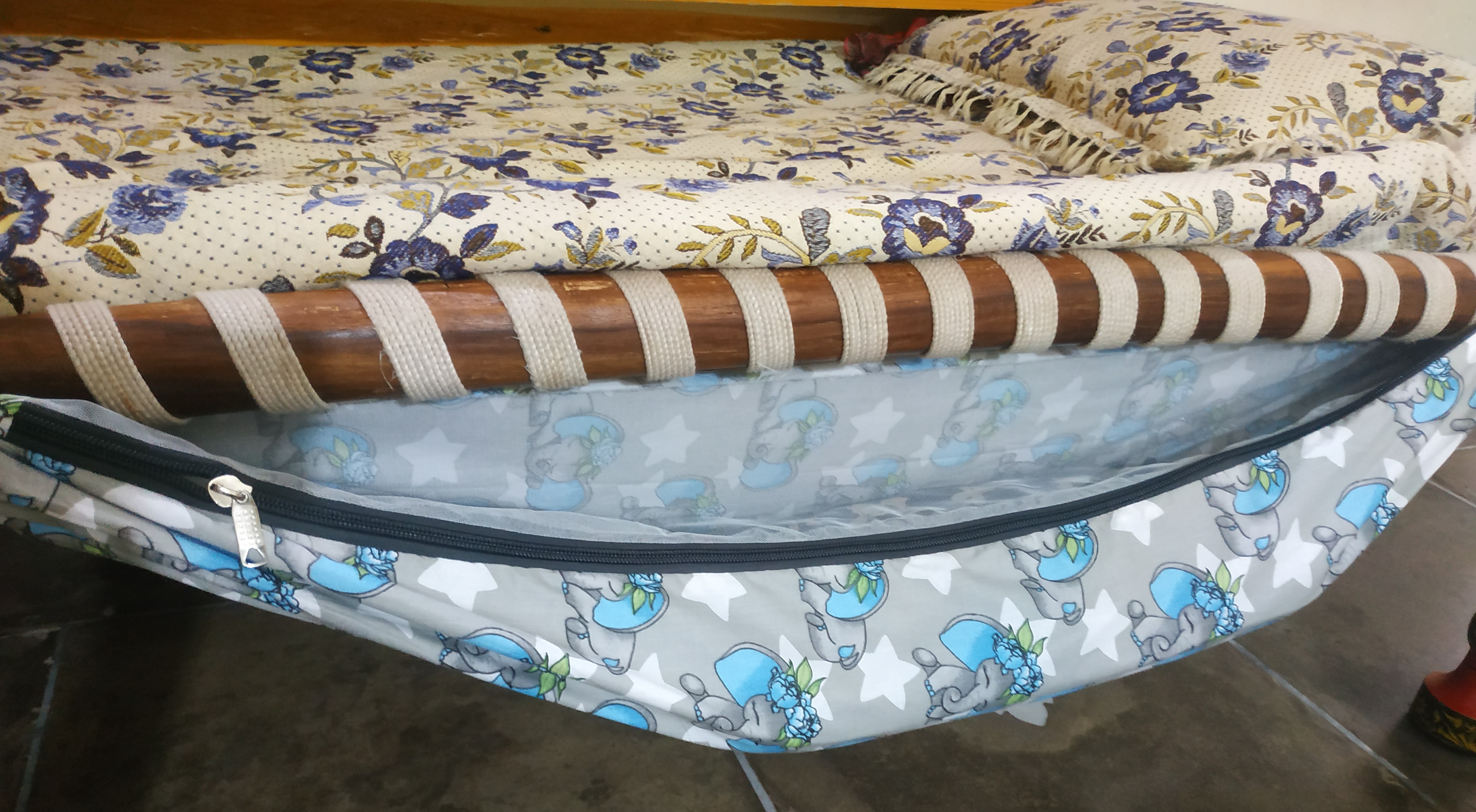traditional baby sleeping cradle swing with mosquito net