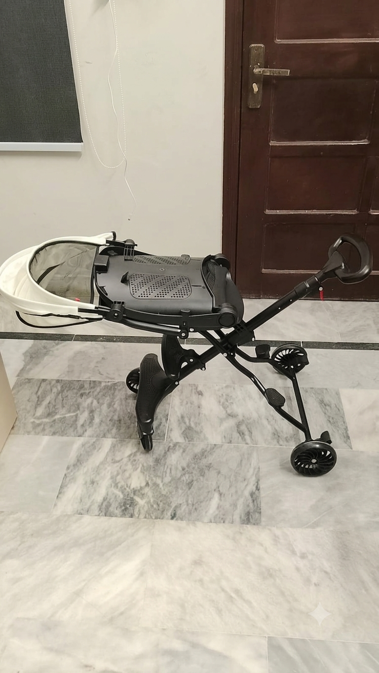 Baby Stroller, Foldable Four-Wheeled Child Stroller, Lightly and Easily Foldable Child Stroller, Suitable For 1-5 Years Old