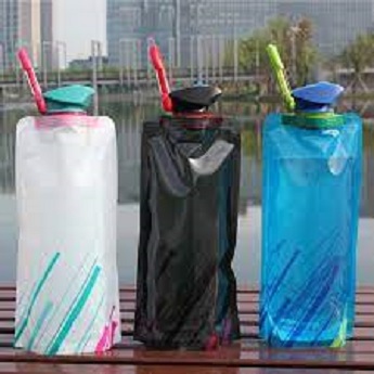 1Pcs Foldable Running Outdoor Activities Water Bottle 700ml Collapsible Bottle sending in Random Colour