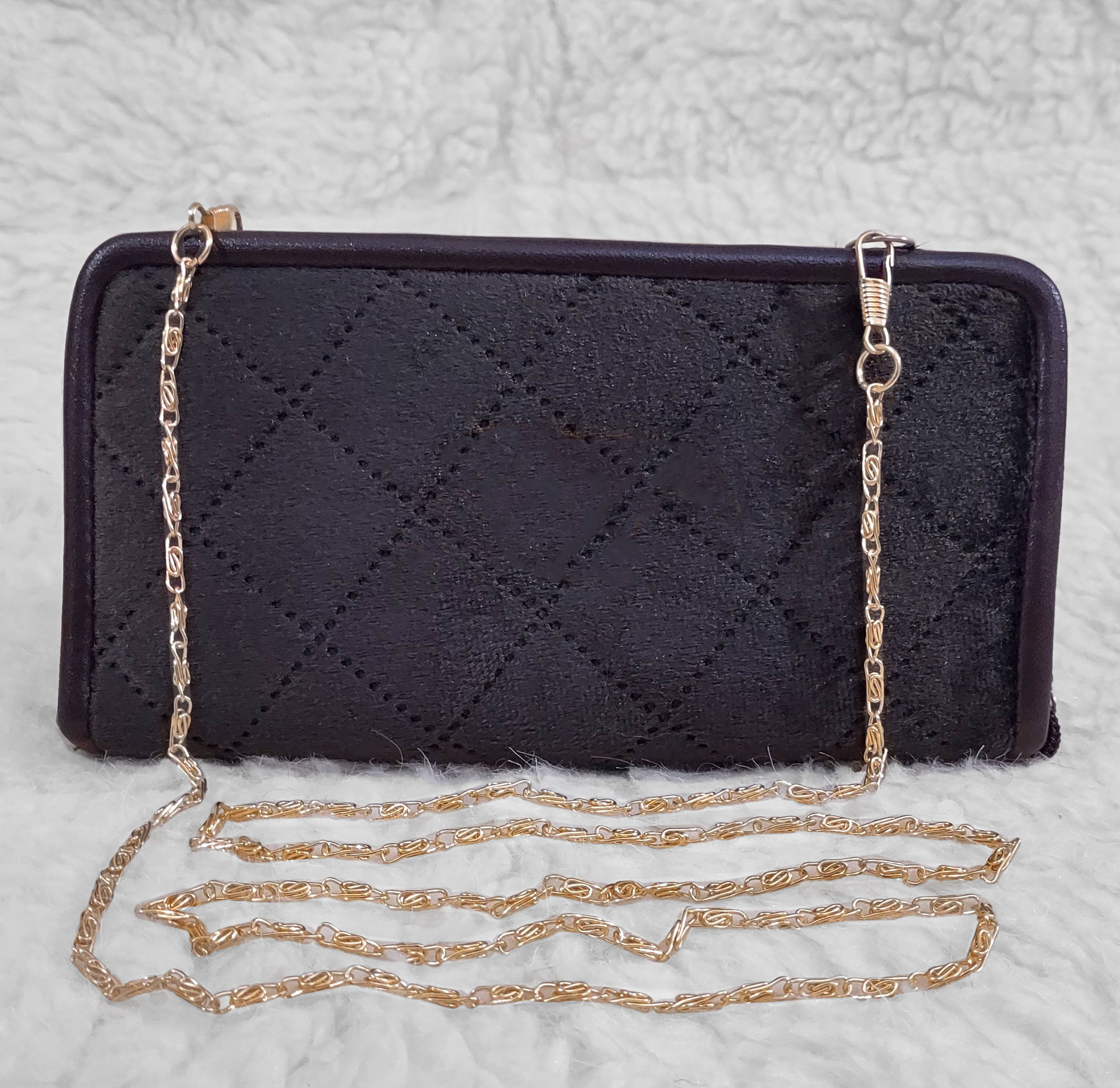 Elegant Quilted Clutch Purse with Gold Chain Strap