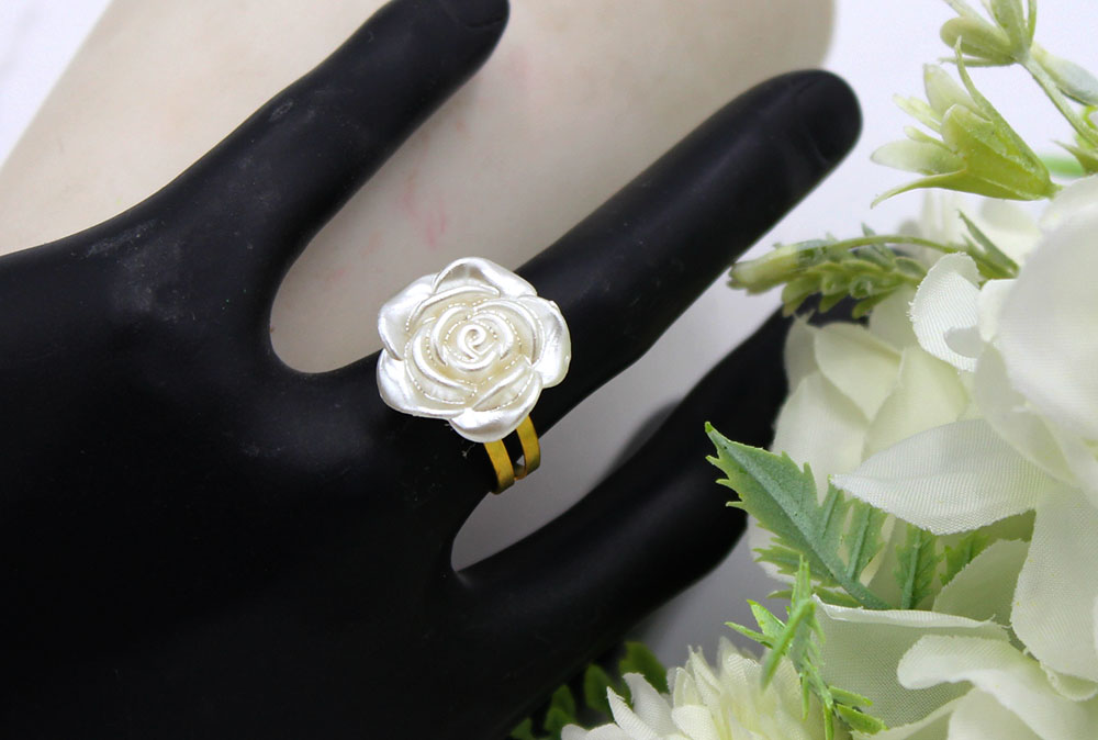 Trending Adjustable Flower Rings for Girls - Express Your Love with a Loving Flower Ring