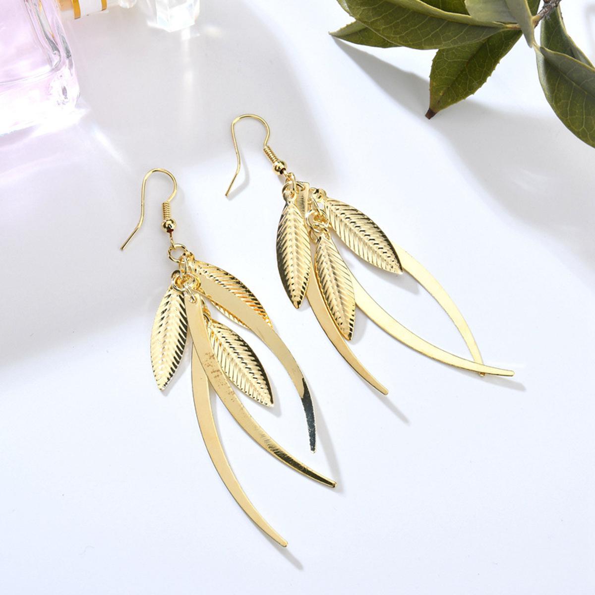 Classy Earrings for Girls Trendy Leaves Long Earrings Bohemia girls Irregular Sexy Girls Fashion Punk Metal Tassel Earrings