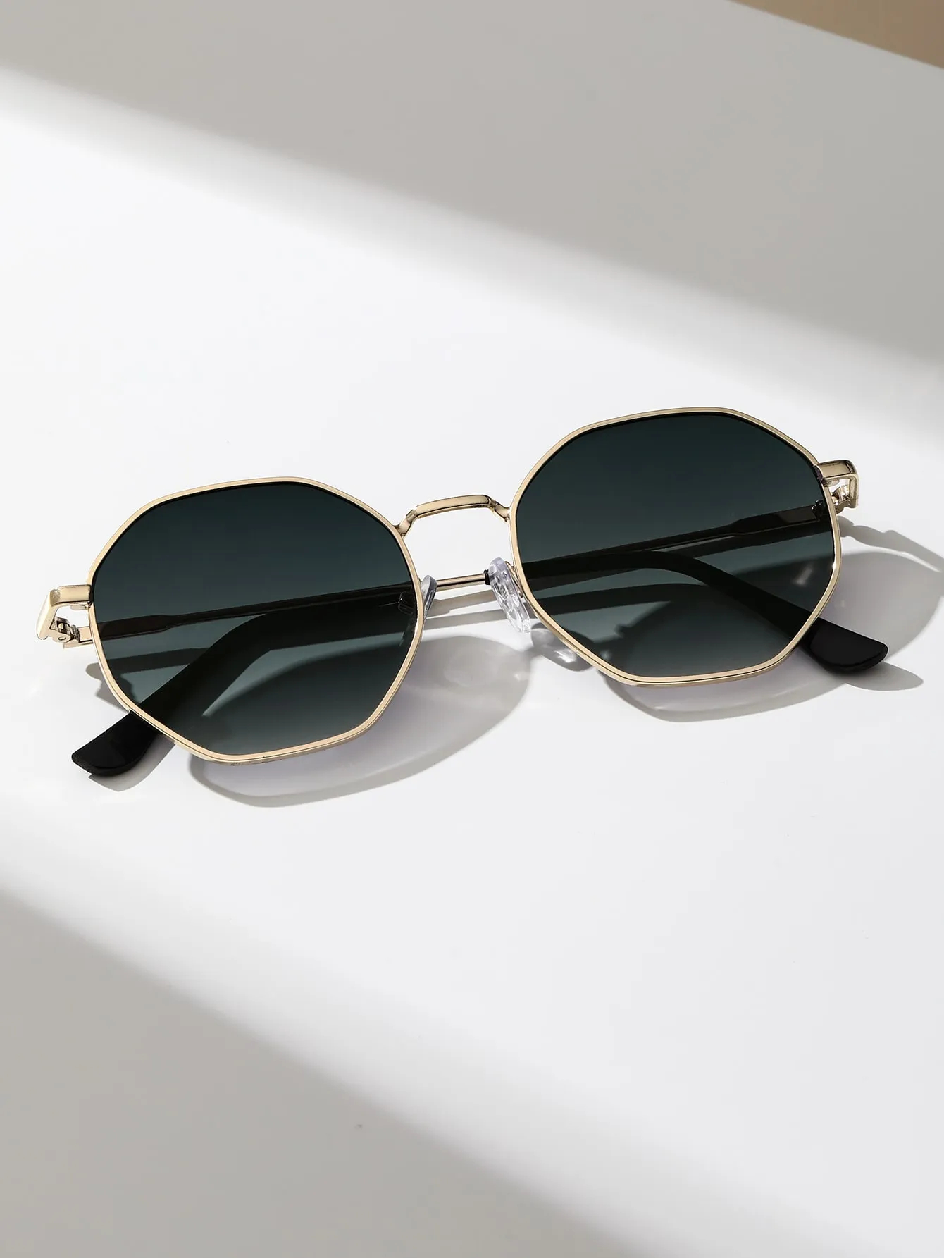 Bf2f.pk New Trendy Stylish Fashionable Metal Frame Hexagonal Sunglasses For Women Men - Retro Geometric Gradient Lens UV Protection Sun Glasses For Girls Men Boys - Metal Frame Octagon Sunglasses For Men Boys